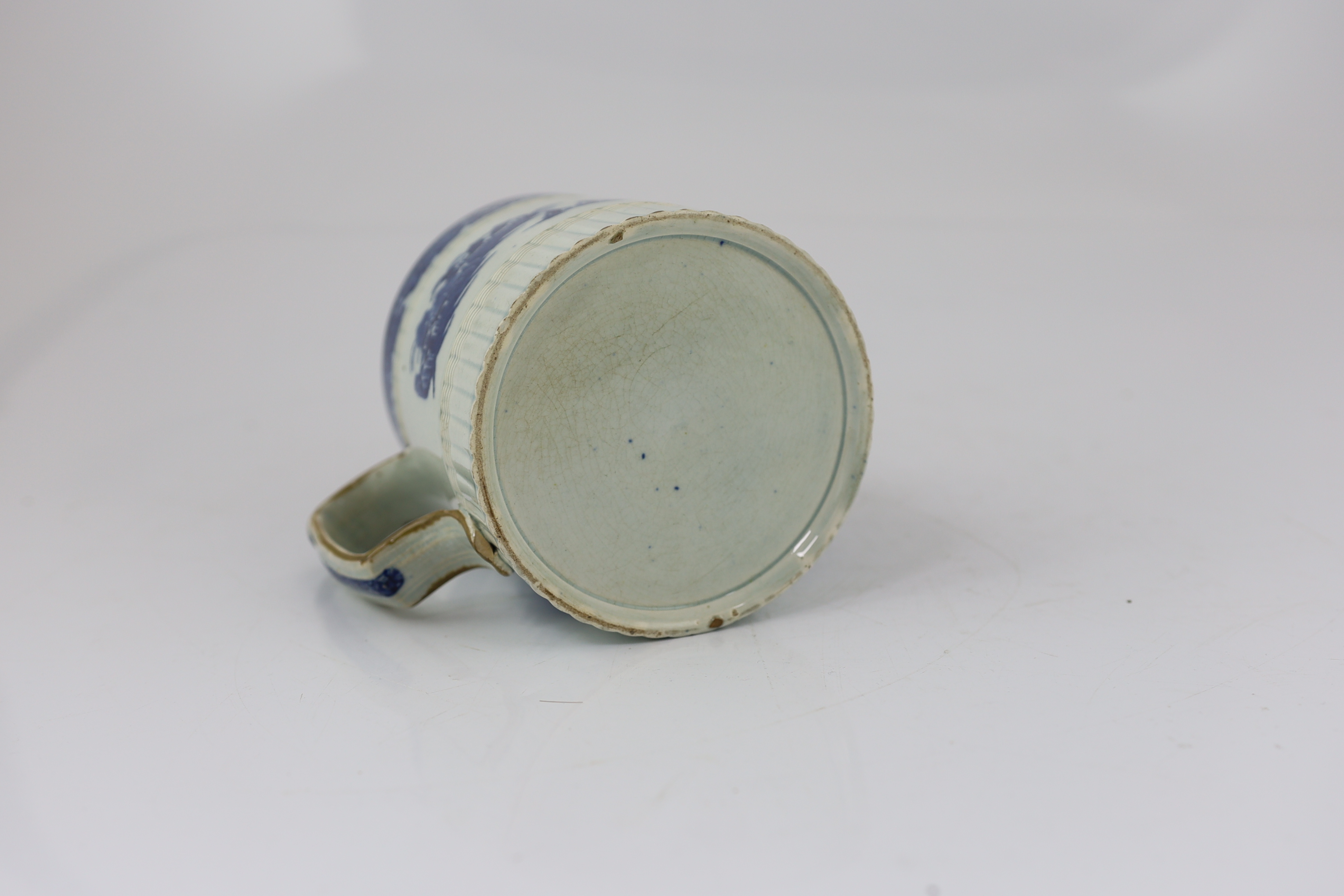 An early 19th century Staffordshire pearl ware Willow pattern tankard, c.1830, Please note this lot attracts an additional import tax of 5% on the hammer price